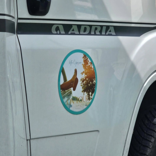 Ook onderweg zijn we nu te herkennen. Het hoeft voor ons geen poppenkast te worden, op deze manier is het precies goed. 

#branding #tweedehelft #genieten #vrijheid #makingmemories #labuenavida #villaciperosa #ontour #goodvibes #logo